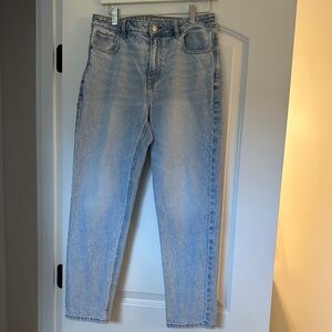 American Eagle Mom Jeans 8 Short